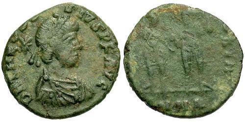 1 Follis /  AE4 Byzantinisches Reich (330-1453) Bronze Theodosius II (401-450)