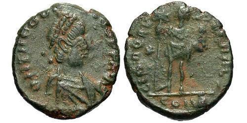 1 Follis /  AE4 Empire byzantin (330-1453) Bronze Théodose II (401-450)