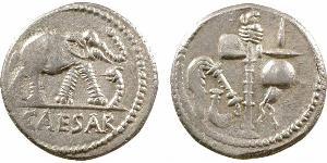 Jules César, denier, Italie, 49 av. J.-C. A/A l'exergue, CAESAR. Éléphant marchant à droite, piétinant un serpent. R/Anépigraphe. Instruments pontificaux. TTB+, R Argent, 17,0 mm, 3,95 g, 8 h. B. ...